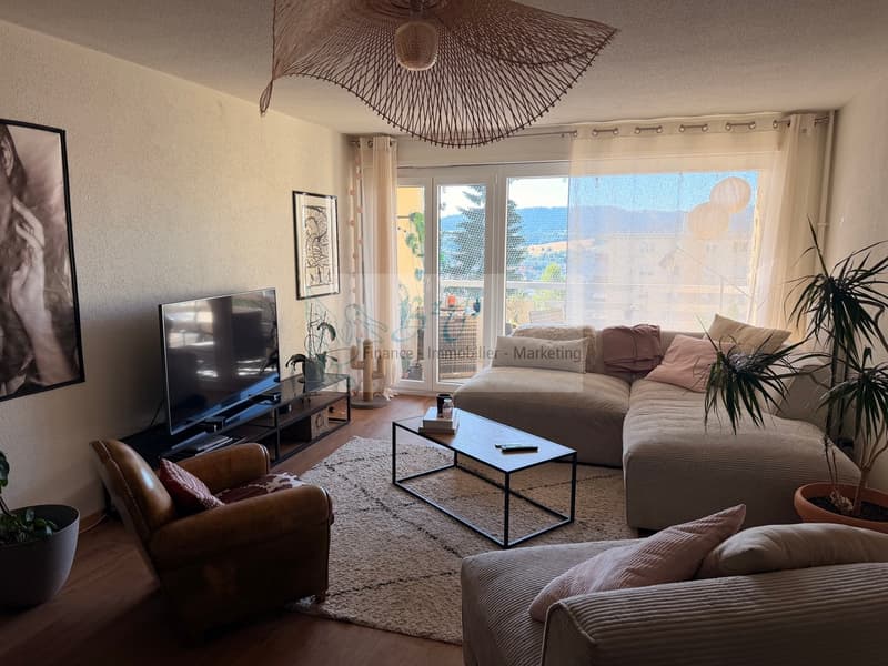 Spacieux et bel appartement rénové de 4½ pièces au 1er étage à louer ! (3)