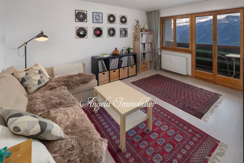Möblierte 3.5-Zimmer-Wohnung mit atemberaubendem Bergpanorama in Crans-Montana (2)