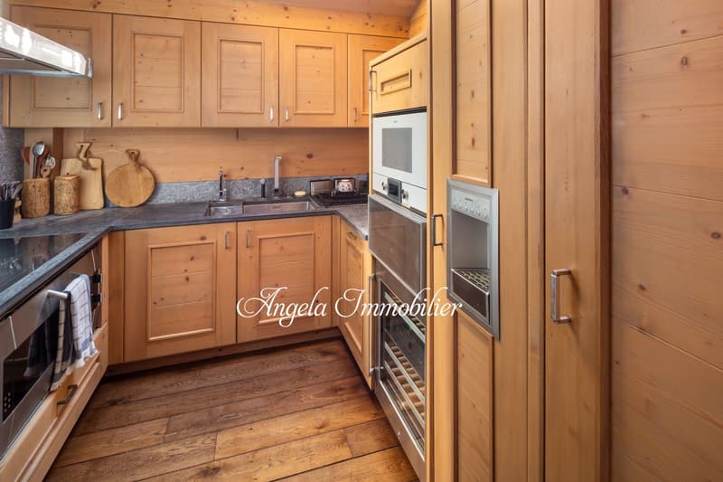 Stunning 5.5-Room Attic Apartment (11)