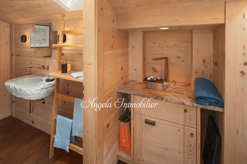 Stunning 5.5-Room Attic Apartment (5)