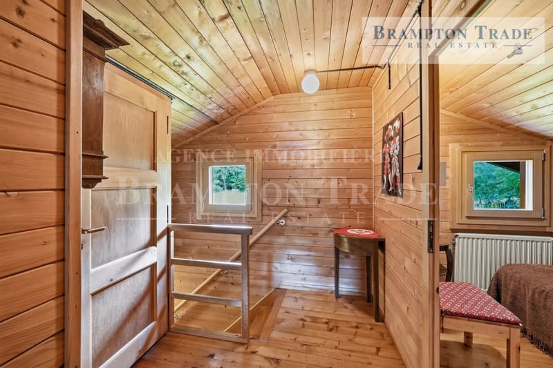 Schönes 5.5-Zimmer-Chalet, Wohngegend (6)