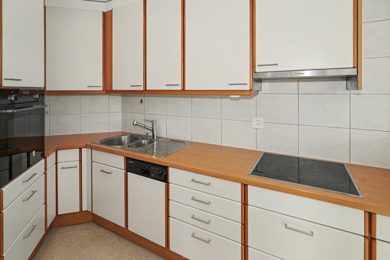 Bright, modernized 3.5-room apartment in Reinach (7)