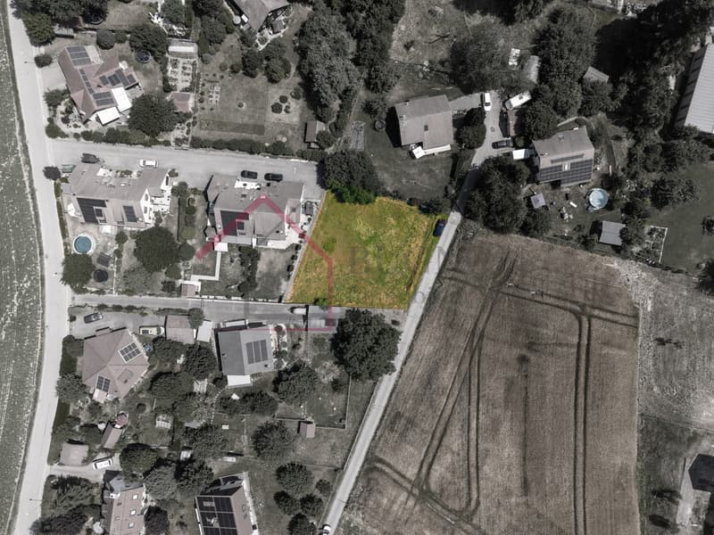 Baugrundstück von 993 m² mit Potenzial für Wohngebäude (7)