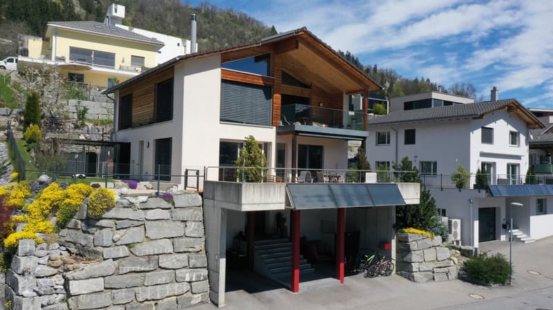 2.5-Zimmer-Einfamilienhaus, Region Flims/Laax, Südhang, mit wunderschöner Bergsicht & Koi-Teich (1)