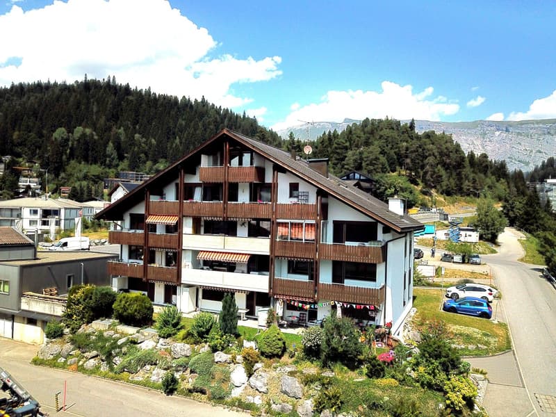 Charmante 4.5-Zimmer-Wohnung in Laax (2)
