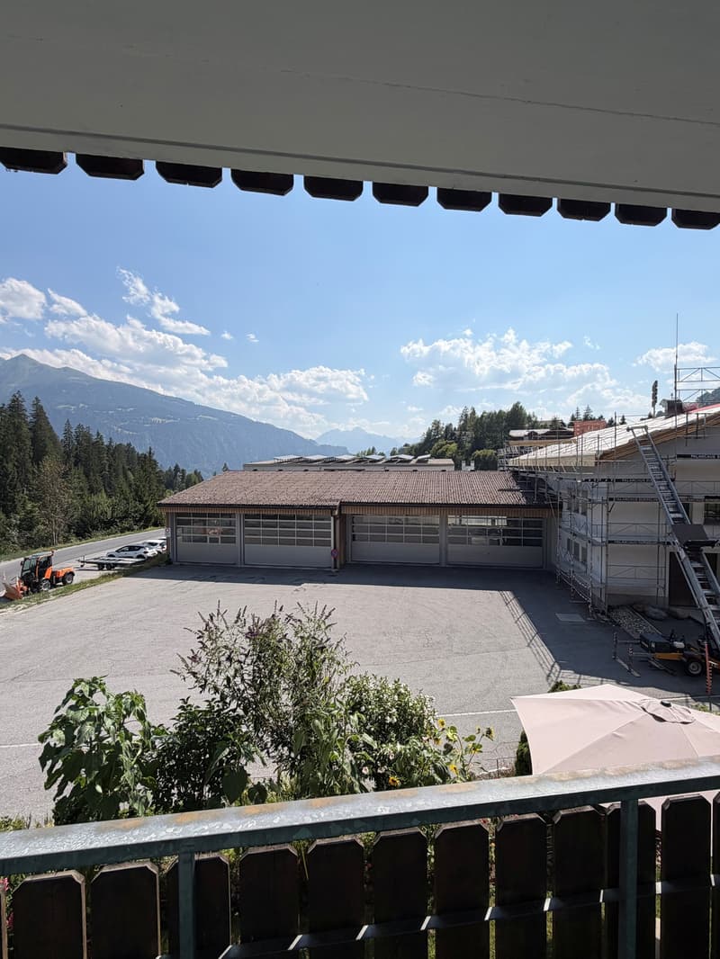Charmante 4.5-Zimmer-Wohnung mit Bergpanorama in Laax (5)