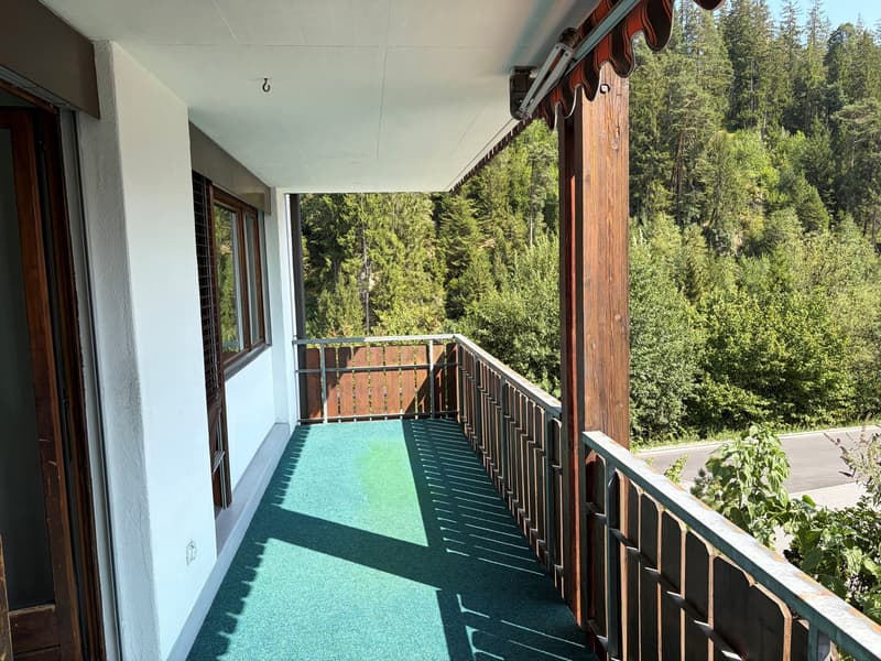 Charmante 4.5-Zimmer-Wohnung mit Bergpanorama in Laax (6)