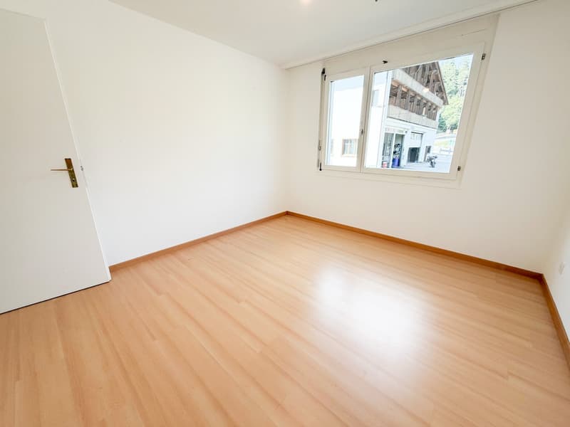 Charmante 4.5-Zimmer-Wohnung mit Bergpanorama in Laax (18)