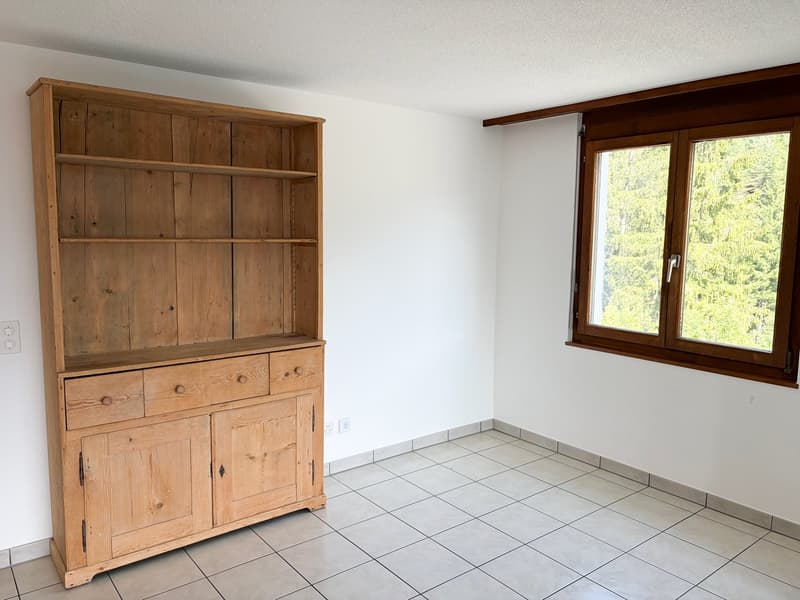 Charmante 4.5-Zimmer-Wohnung mit Bergpanorama in Laax (23)