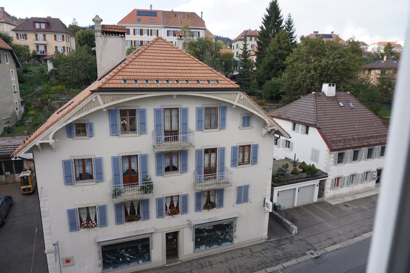 Location apartment 5 rooms in quiet building near the center and the hospital (2)