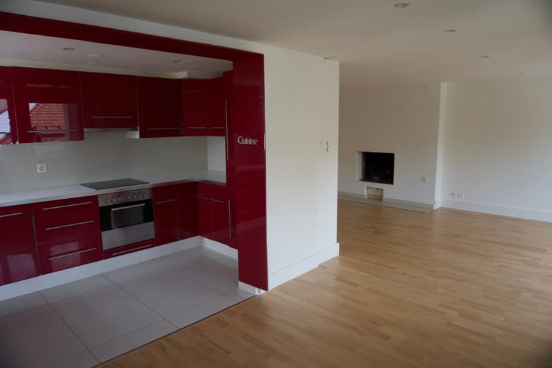 Location apartment 5 rooms in quiet building near the center and the hospital (3)