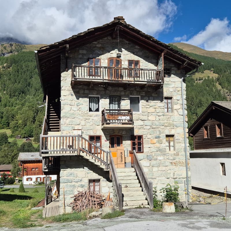 Appartement partiellement rénové dans maison villageoise de caractère - Les Haudères (2)