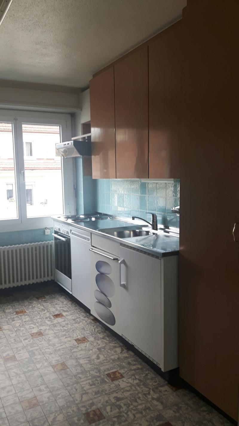 Spacieux appartement 4 pièces avec balcon au Locle (1)