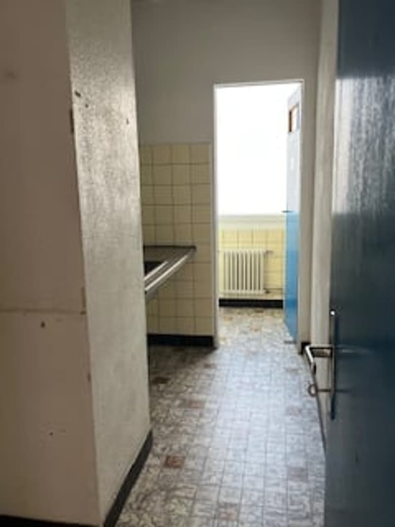 Espace commercial et atelier au rez-de-chaussée au Locle (3)