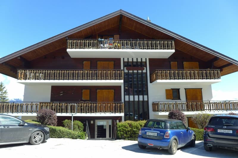 Attic apartment opposite the cable car; RARE! (1)