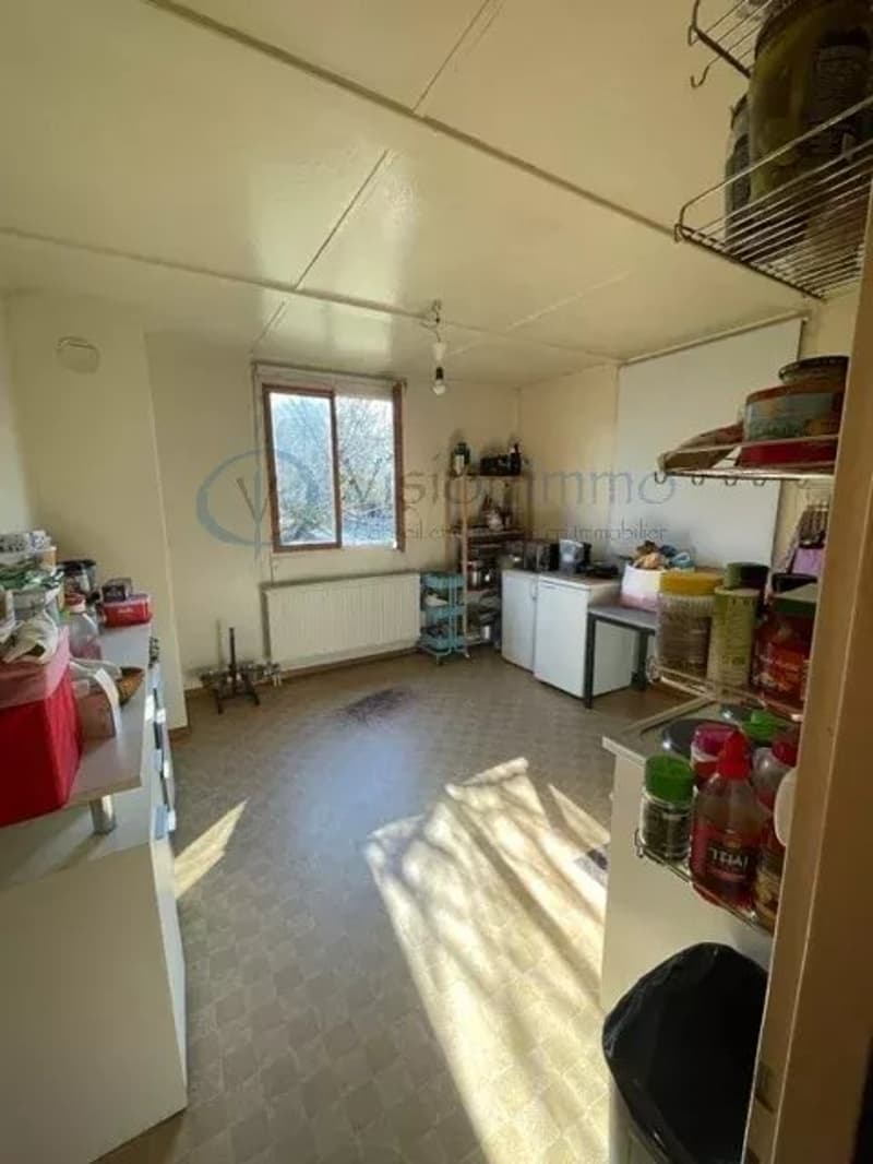 INDIVIDUAL HOUSE TO RENOVATE ? GREAT POTENTIAL ON LARGE PLOT IN AGRICULTURAL ZONE (10)