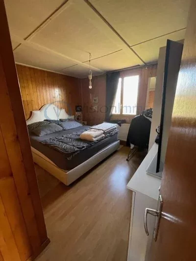 INDIVIDUAL HOUSE TO RENOVATE ? GREAT POTENTIAL ON LARGE PLOT IN AGRICULTURAL ZONE (12)