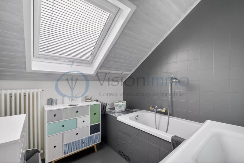 Au coeur de Bernex : 113 m² de charme et de beaux volumes (11)