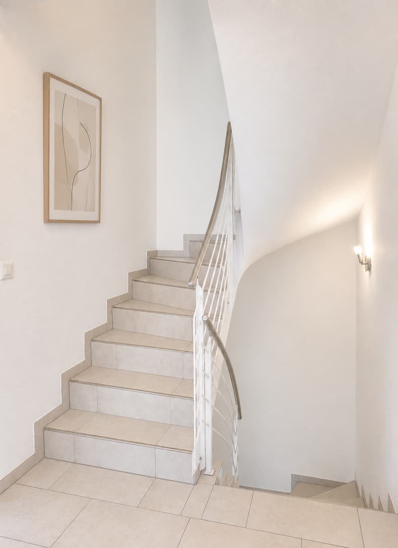 6.5-Zi-Doppeleinfamilienhaus mit Weitsicht, Sauna, 2 Einstellplätzen + 1 Parkplatz (9)