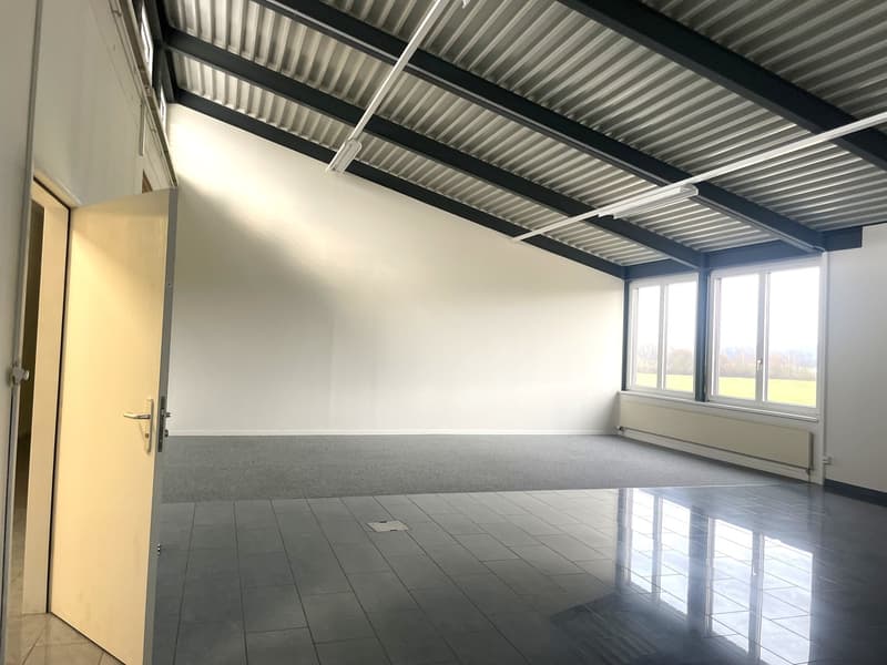 Heller Gewerberaum mit Weitsicht – ideal als Büro, Atelier, Kurs- oder Ausstellungsraum (2)