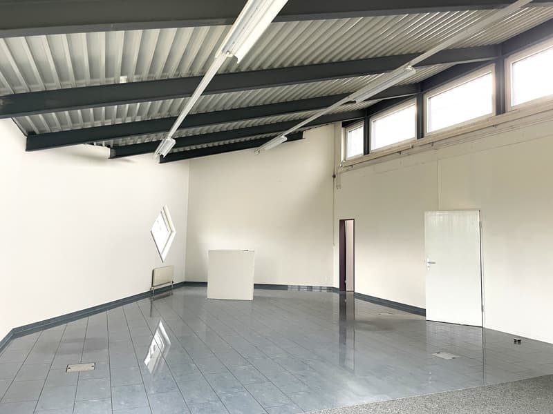 Heller Gewerberaum mit Weitsicht – ideal als Büro, Atelier, Kurs- oder Ausstellungsraum (3)