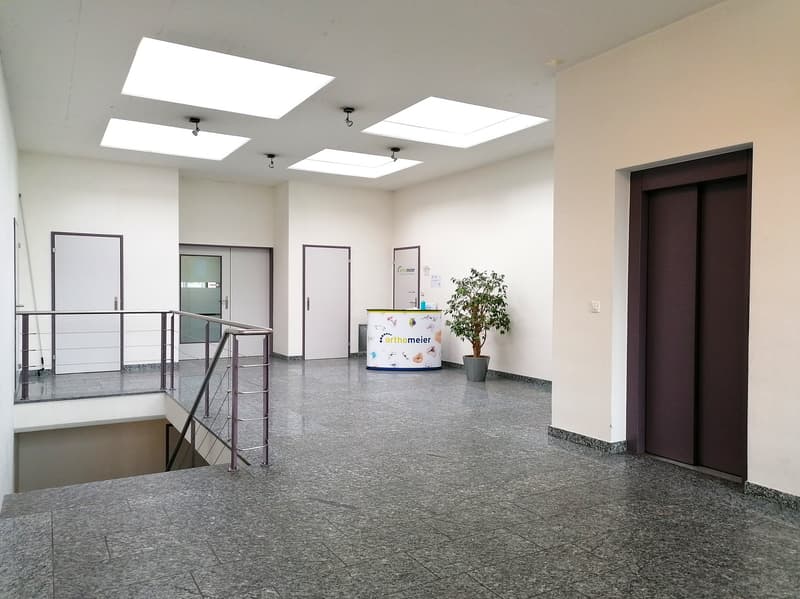 Heller Gewerberaum mit Weitsicht – ideal als Büro, Atelier, Kurs- oder Ausstellungsraum (6)