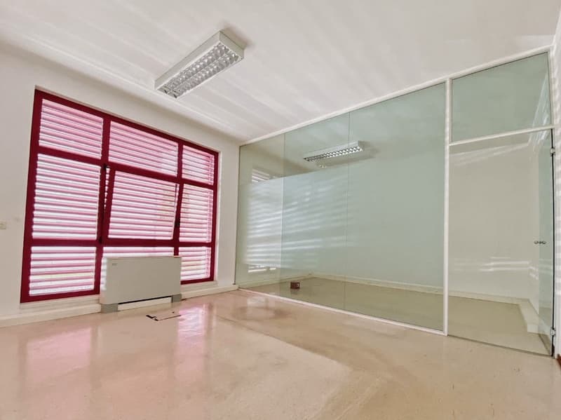 Ufficio con vetrina + 2 posteggi | Centro Mendrisio (6)
