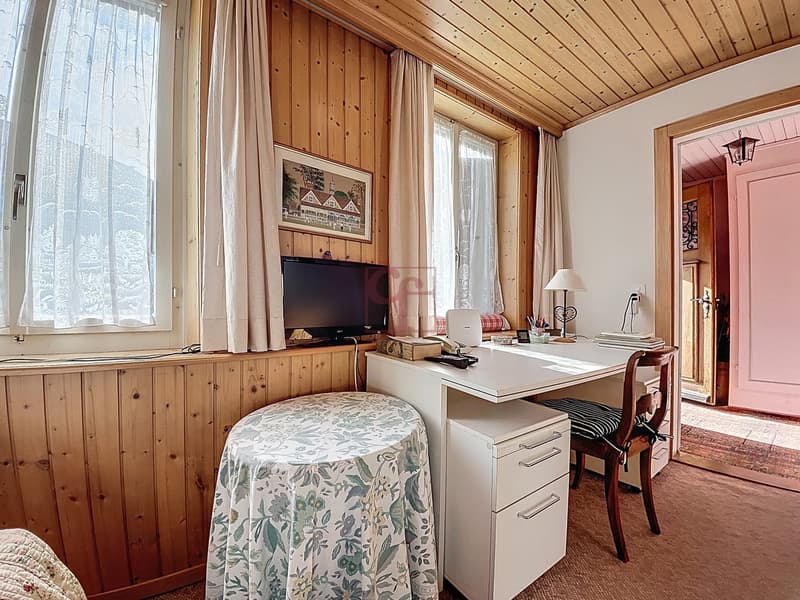 Château-d'Oex - Maison villageoise avec 2 appartements à rénover (2)