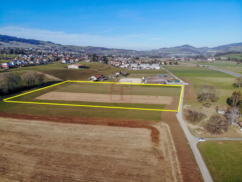 Plot of 30'203 m2 for equestrian activities (2)