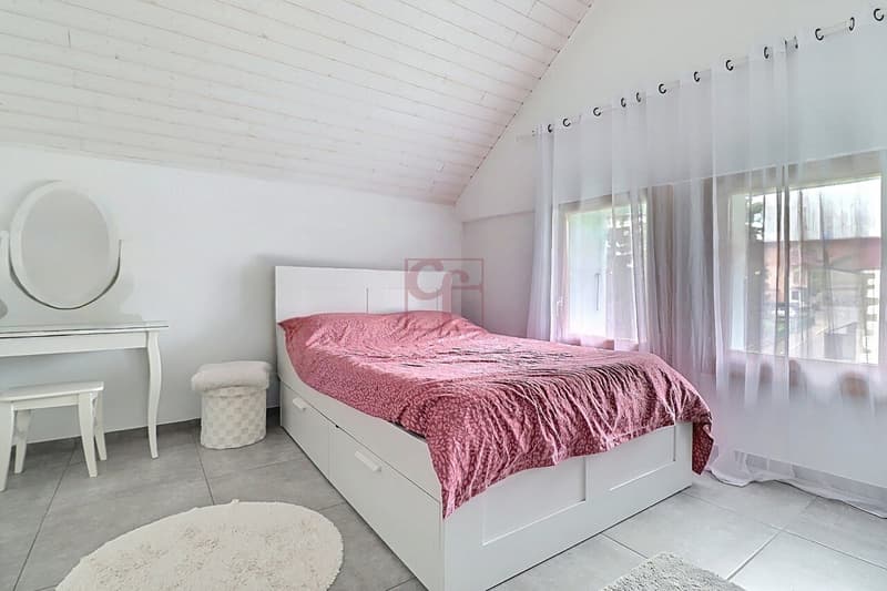 5,5 pièces rénové : chambre à coucher