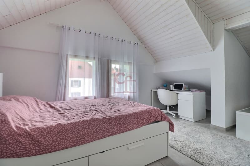 5,5 pièces rénové : chambre à coucher