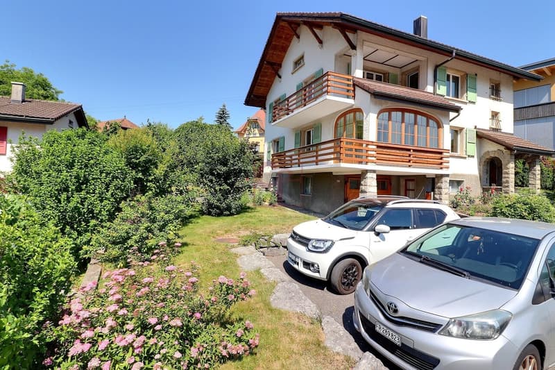 Ampio appartamento di 2.5 locali (circa 75 m2) con bel giardino alberato (3)