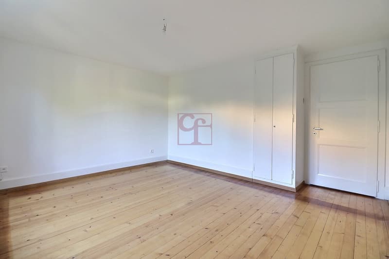 Ampio appartamento di 2.5 locali (circa 75 m2) con bel giardino alberato (8)