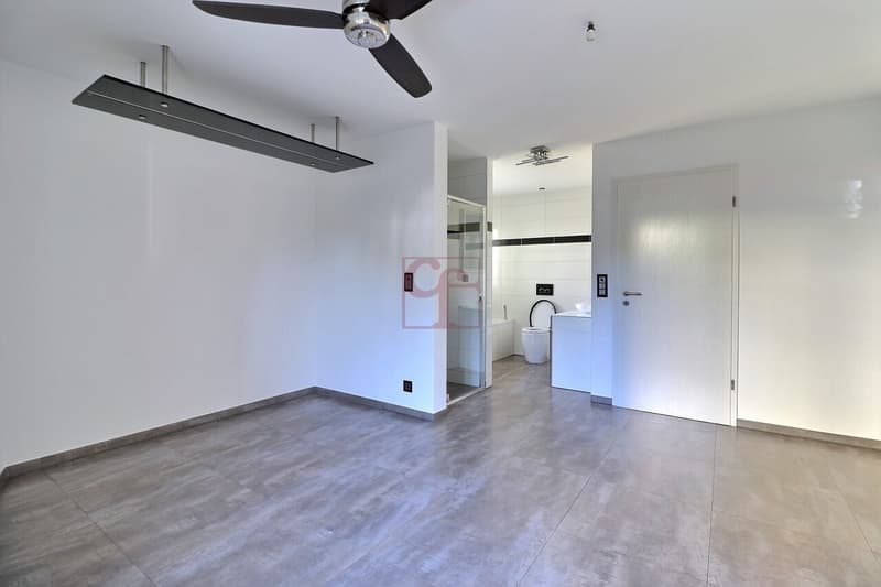 Suite parentale avec salle de bains (baignoire, douche et WC)