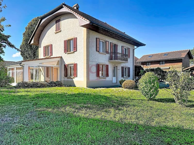 Maison familiale au coeur du village composée de 2 appartements (1)