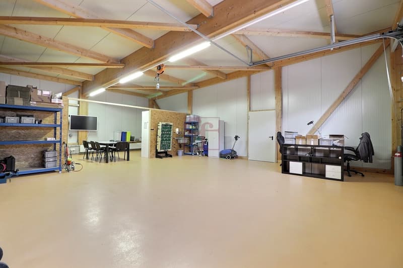 Dépôt-atelier moderne à Enney - Idéalement situé près de Bulle (7)
