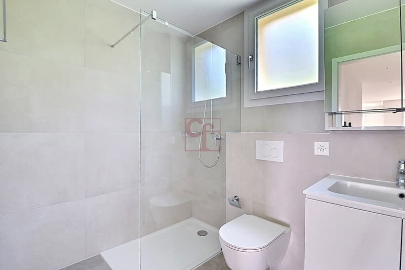 Salle de bains avec douche