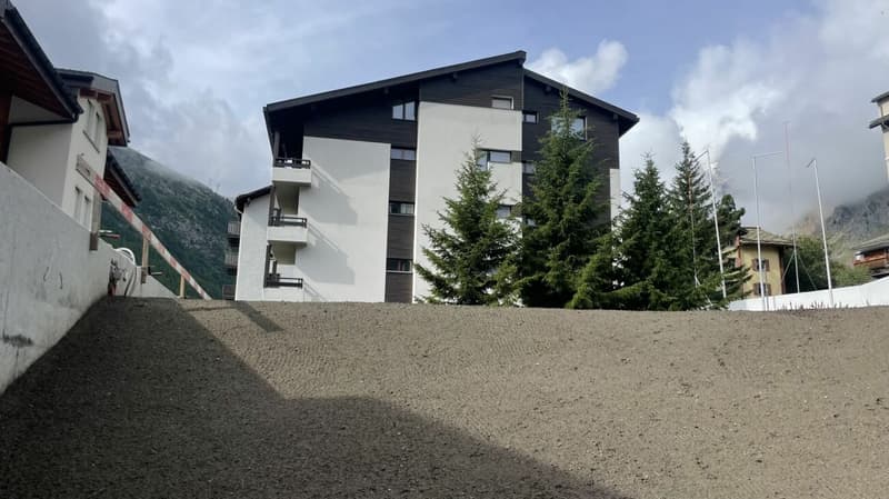 Residence du Glacier in una posizione centrale e tranquilla. T5. La vista da questo appartamento seminterrato è limitata. (9)