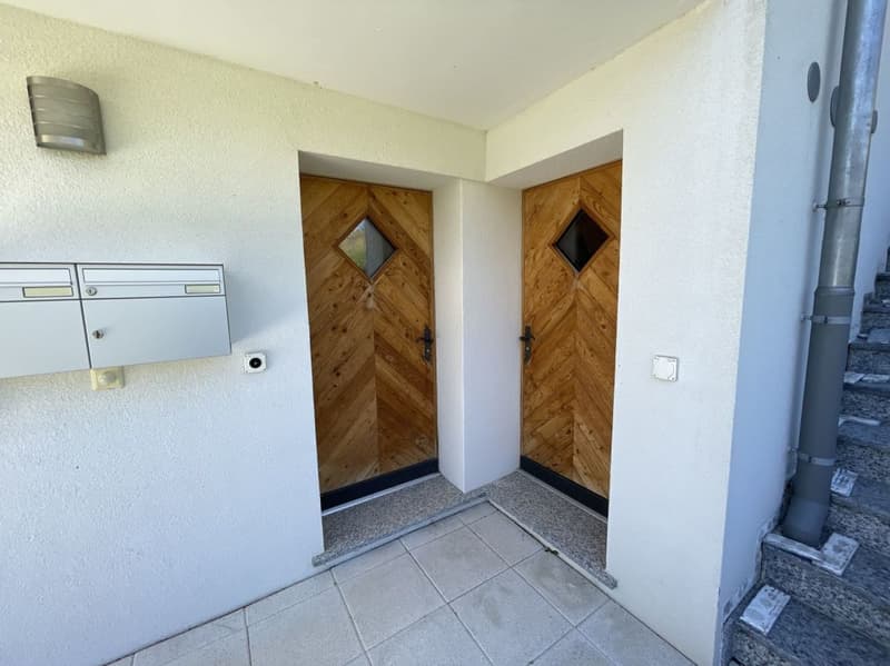 Nouvel appartement 2.5 pièces dans l'un des plus anciens hameaux, Hohnegg, au-dessus de Saas-Fee. Accès sportif depuis le centre du village, Lomatte ou Wildi. Accessible en vélo électrique toute l'année. (6)