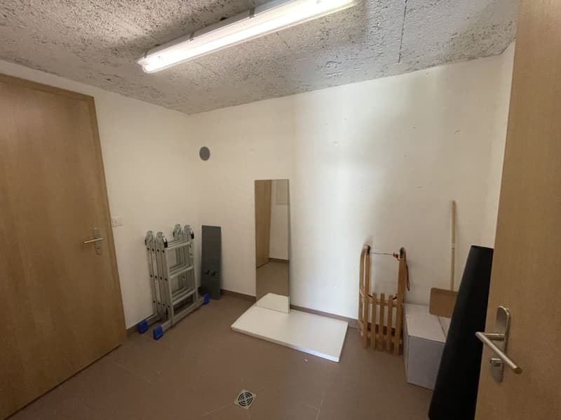 Nouvel appartement 2.5 pièces dans l'un des plus anciens hameaux, Hohnegg, au-dessus de Saas-Fee. Accès sportif depuis le centre du village, Lomatte ou Wildi. Accessible en vélo électrique toute l'année. (8)