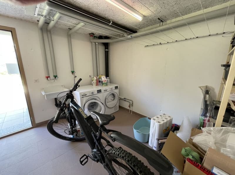 Nouvel appartement 2.5 pièces dans l'un des plus anciens hameaux, Hohnegg, au-dessus de Saas-Fee. Accès sportif depuis le centre du village, Lomatte ou Wildi. Accessible en vélo électrique toute l'année. (9)