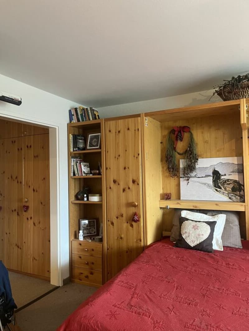 Ampio appartamento di 3,5 locali nella casa Längfluh. Riservato. (14)