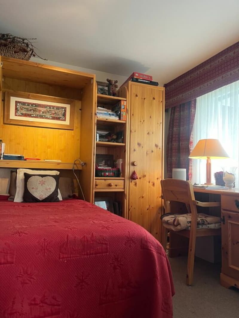 Ampio appartamento di 3,5 locali nella casa Längfluh. Riservato. (13)
