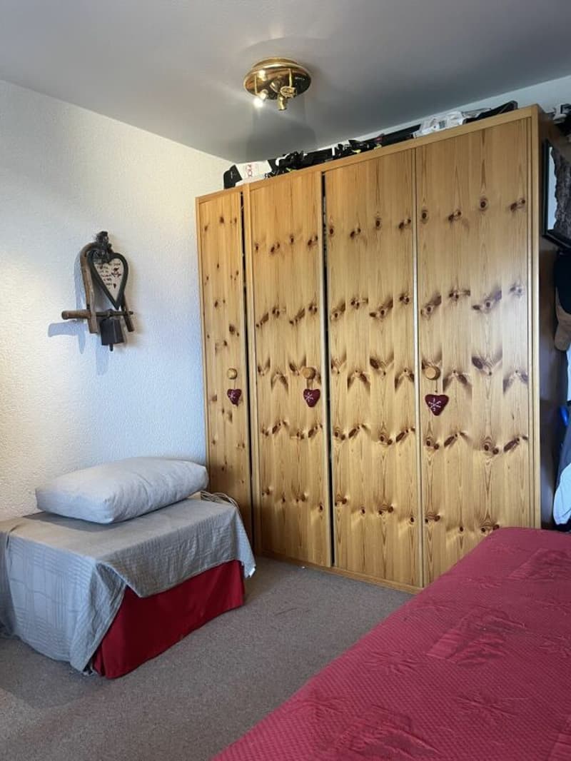 Ampio appartamento di 3,5 locali nella casa Längfluh. Riservato. (15)