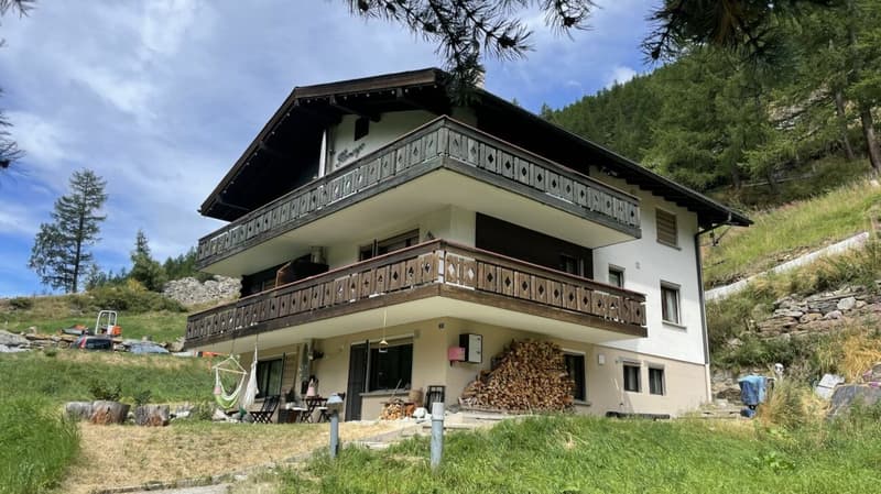 Zen location in Saas-Grund with the E-Skibus without changing to the Alpinexpress with a free view of the Mischabel group. (2)