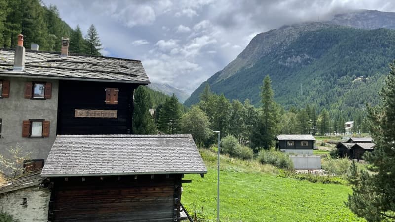 Zen location in Saas-Grund with the E-Skibus without changing to the Alpinexpress with a free view of the Mischabel group. (1)