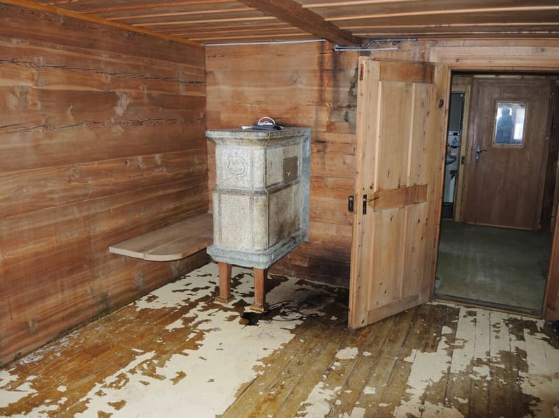 Traditional 2.5 room apartment in an old Valais house (5)