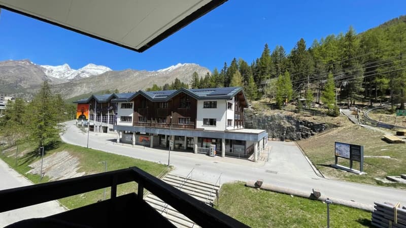 Location - Location - Location! Very spacious 3.5 room apartment at Alpin Express. Reserved. (11)