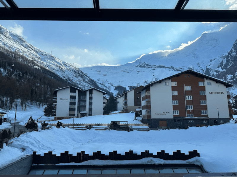 Location - Location - Location! Very spacious 3.5 room apartment at Alpin Express. Reserved. (8)