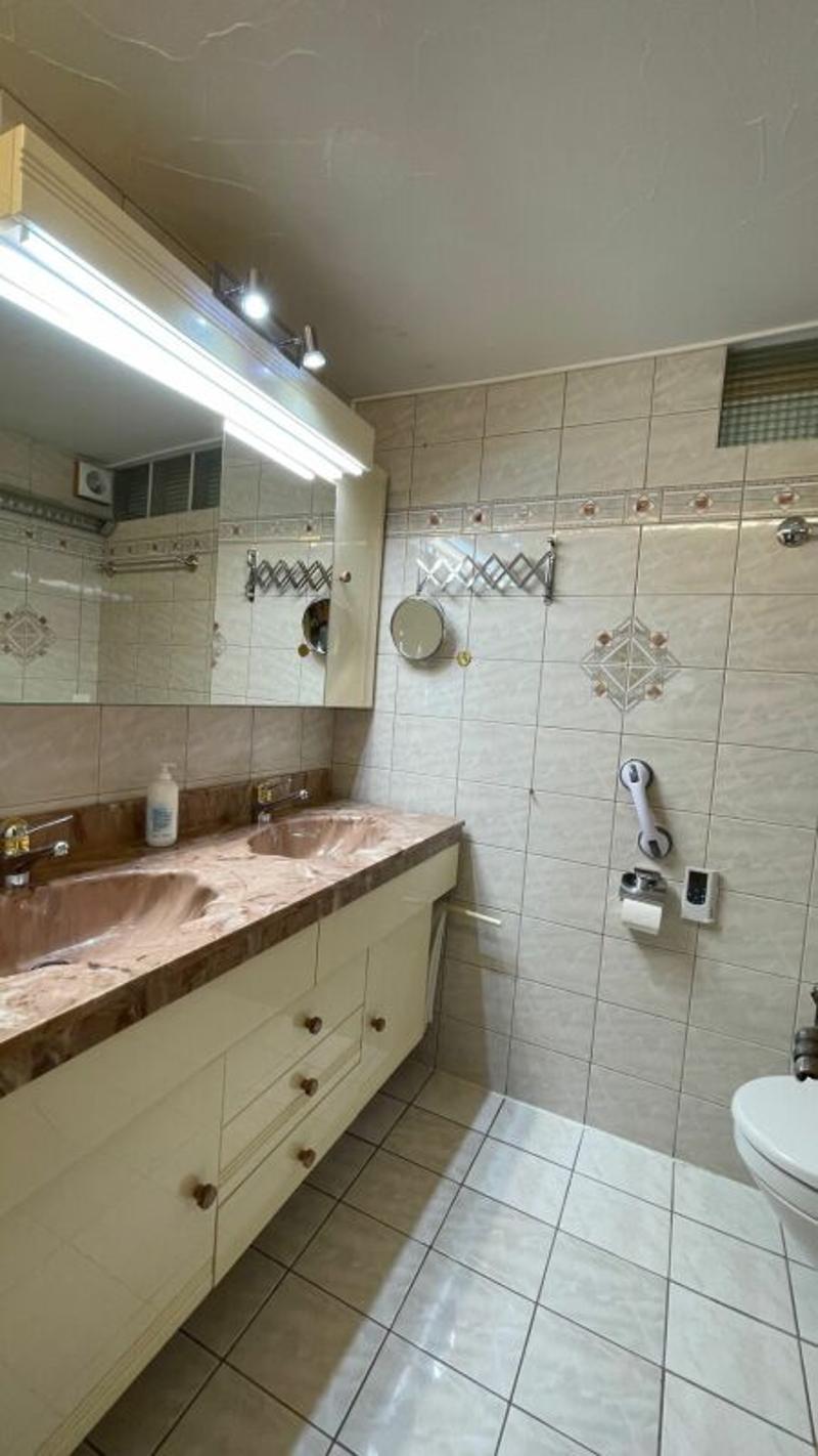 Location - Location - Location! Very spacious 3.5 room apartment at Alpin Express. Reserved. (9)